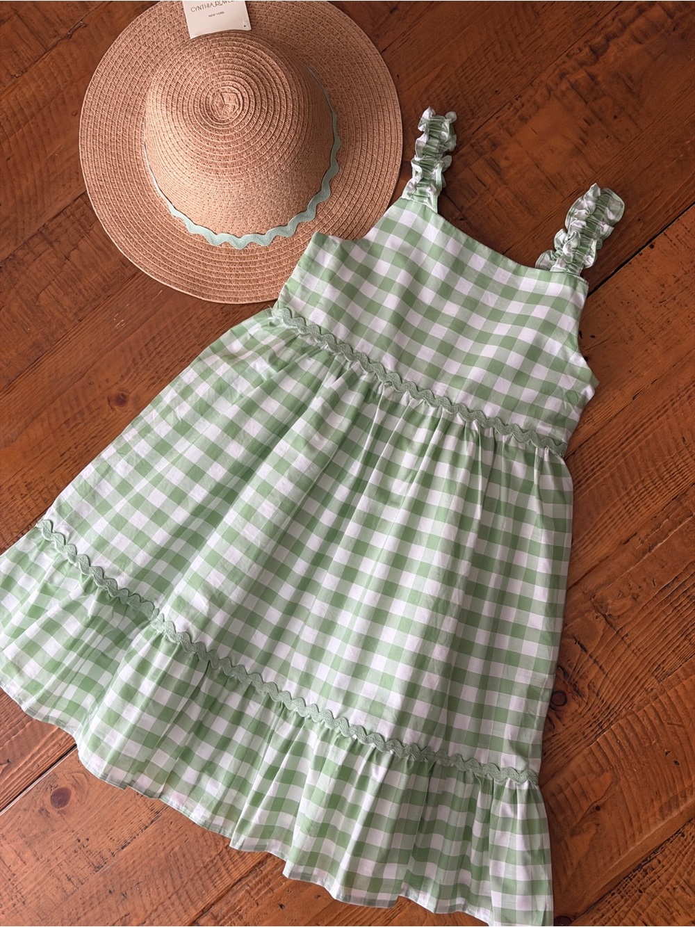 Green and White Gingham girls Dress with matching hat - Picture 6 of 10
